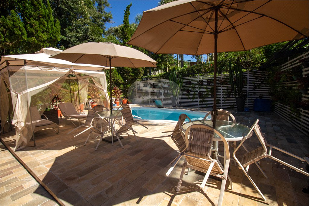Casa à venda com 4 suítes no condomínio Sítio Primavera, São Roque - SP