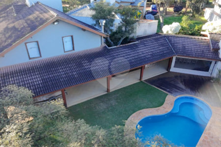 Casa à venda com 7 quartos, sendo 4 suítes, no condomínio Riviera de Santa Cristina XIII, Paranapanema - SP