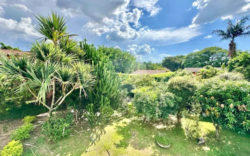 Casa condomínio $ dormitórios, 3 suítes e 4 vagas na Granja Viana