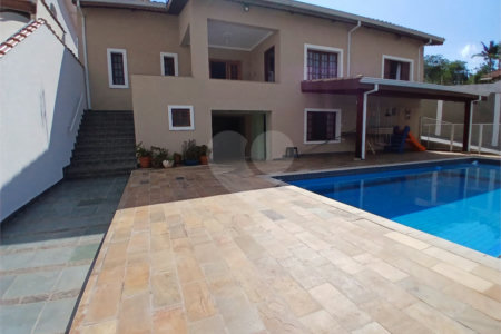 Casa à venda com 5 quartos, sendo 3 suítes, em Vila Santista, Atibaia, SP