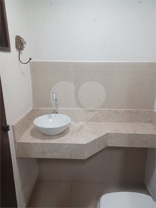 Casa à venda ou para alugar com 3 quartos, sendo 1 suíte, no condomínio Parque Suiça, Caieiras - SP
