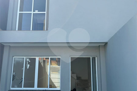 Sobrado à venda com 3 quartos, sendo 1 suíte,  em Calmon Viana, Poá, SP