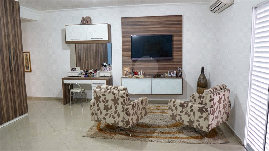 Sobrado à venda com 5 quartos, sendo 3 suítes,  em Santa Teresinha, São Paulo, SP