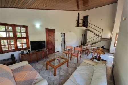 Casa à venda com 4 quartos, sendo 2 suítes, em Bosque, Vinhedo, SP
