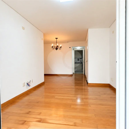 Apartamento à venda com 3 quartos, sendo 1 suíte, em Jardim das Acácias, São Paulo, SP