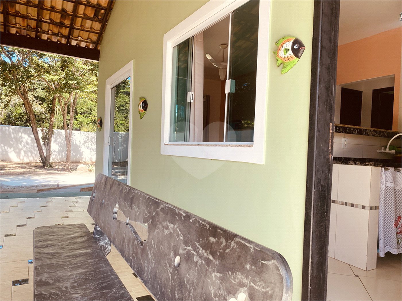 Casa em condomínio para alugar com 2 quartos, sendo 1 suíte, em Caravelas, Armação dos Búzios, RJ