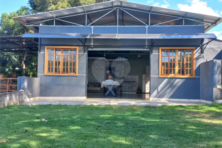 Casa à venda com 2 quartos em Vila Matias, Alambari, SP