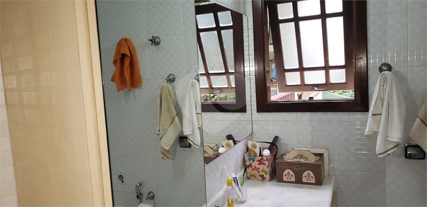 Casa à venda com 3 quartos, sendo 1 suíte, no condomínio Alpes da Cantareira, Mairiporã - SP