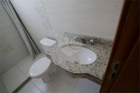 Casa à venda com 4 quartos, sendo 3 suítes, no condomínio Lícia de Alvarenga, Rio de Janeiro - RJ