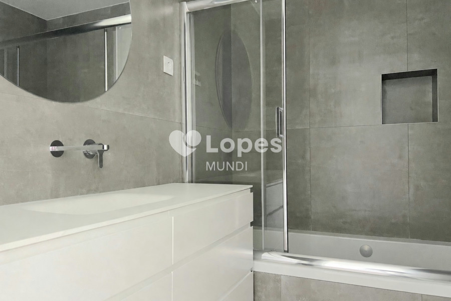 Apartamento T3 à venda em Águas Santas, Maia, Portugal – Varanda e garagem