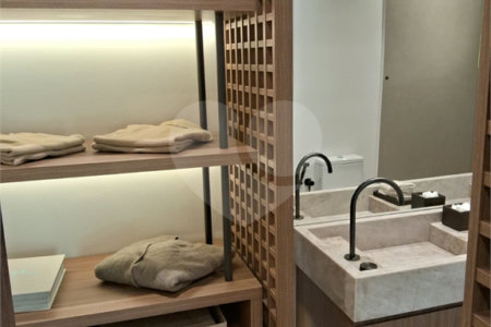 Apartamento à venda com 3 suítes em Moema, São Paulo, SP