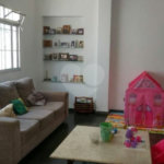 Casa à venda com 3 quartos, sendo 1 suíte, em Vila Mariana, São Paulo, SP