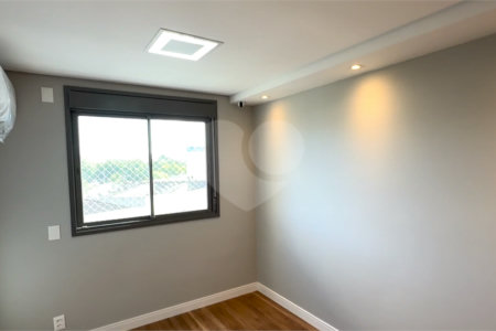 Apartamento à venda com 3 quartos, sendo 1 suíte,  em Parque Industrial Tomas Edson, São Paulo, SP