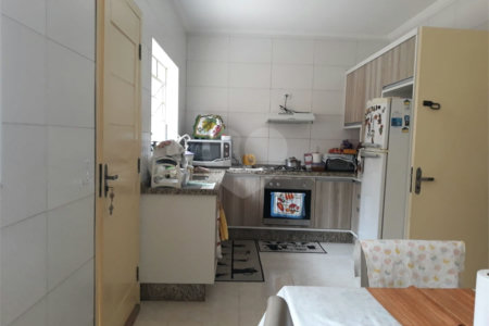 Sobrado à venda com 3 quartos, sendo 1 suíte,  em Esplanada Mendes Moraes, São Roque, SP