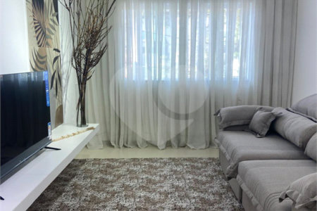 Sobrado à venda com 3 quartos, sendo 1 suíte,  em Vila Pires, Santo André, SP