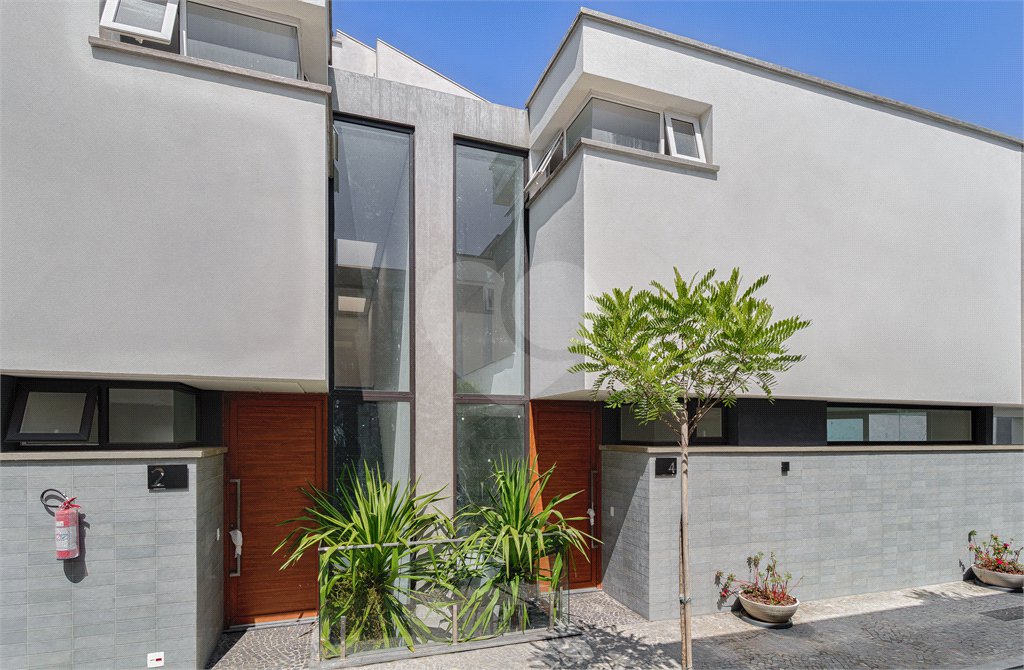 Casa à venda com 4 suítes no condomínio Edifício Jade, São Paulo - SP