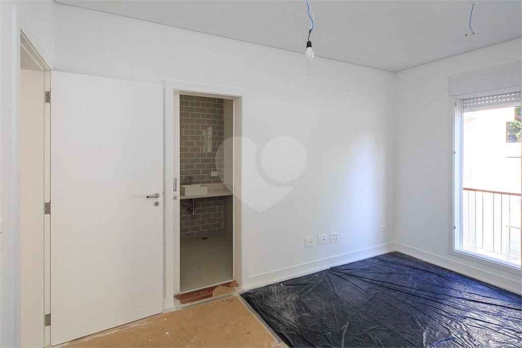 Casa à venda com 5 quartos, sendo 4 suítes, em Jardim Marajoara, São Paulo, SP