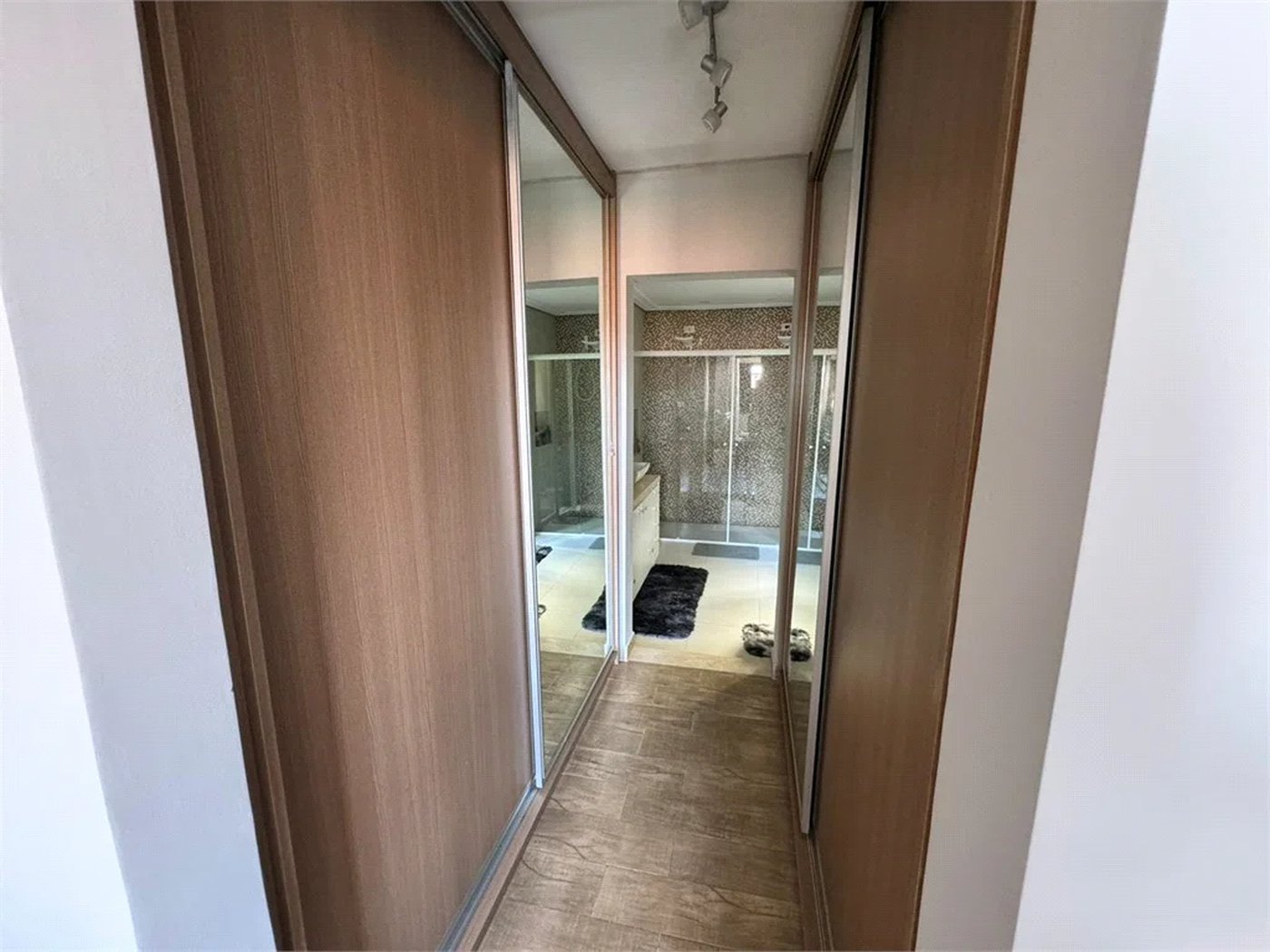 Casa à venda com 3 quartos, sendo 1 suíte, no condomínio Residencial Jardim das Flores 1510, Cotia - SP
