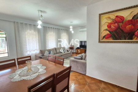 Casa à venda com 4 quartos, sendo 1 suíte,  em Villarejo Sopé da Serra (Vilarejo), Cabreúva, SP