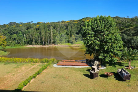 Casa à venda com 3 suítes no condomínio Lagú, São Roque - SP