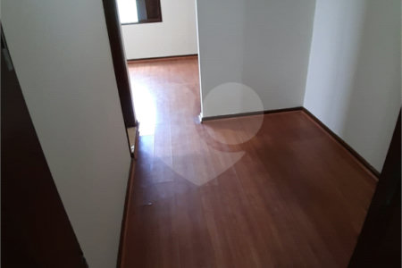 Sobrado à venda com 4 quartos, sendo 1 suíte, em Vila Gomes, São Paulo, SP