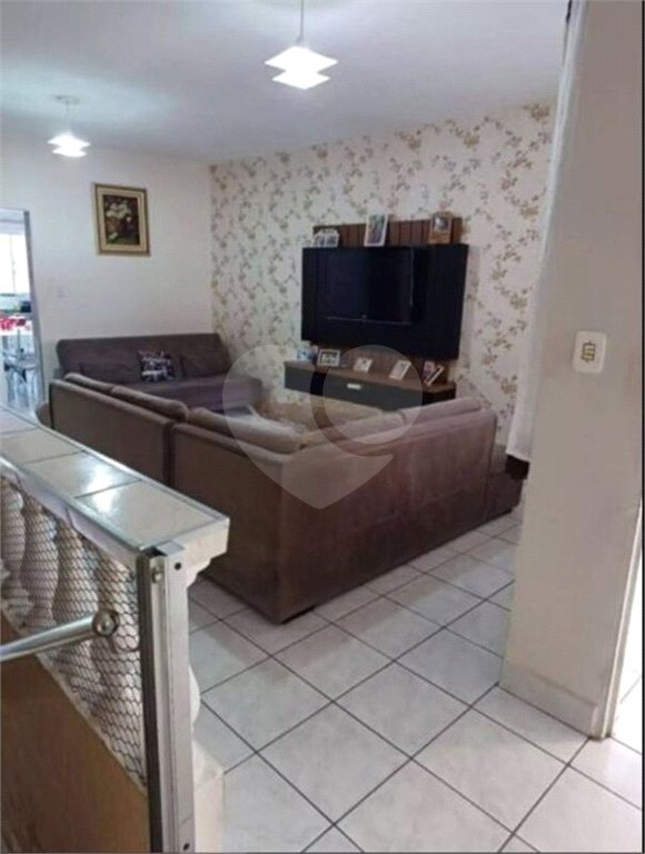 Sobrado à venda com 4 quartos em Cidade Kemel, Poá, SP