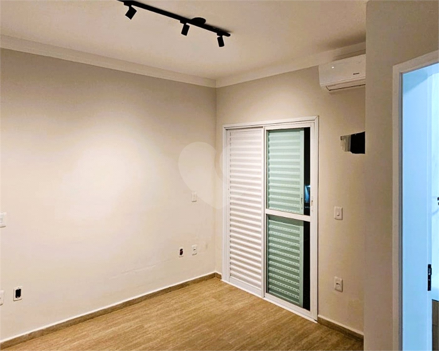 Casa à venda com 3 quartos, sendo 1 suíte, no condomínio Viva Vida, Sorocaba - SP