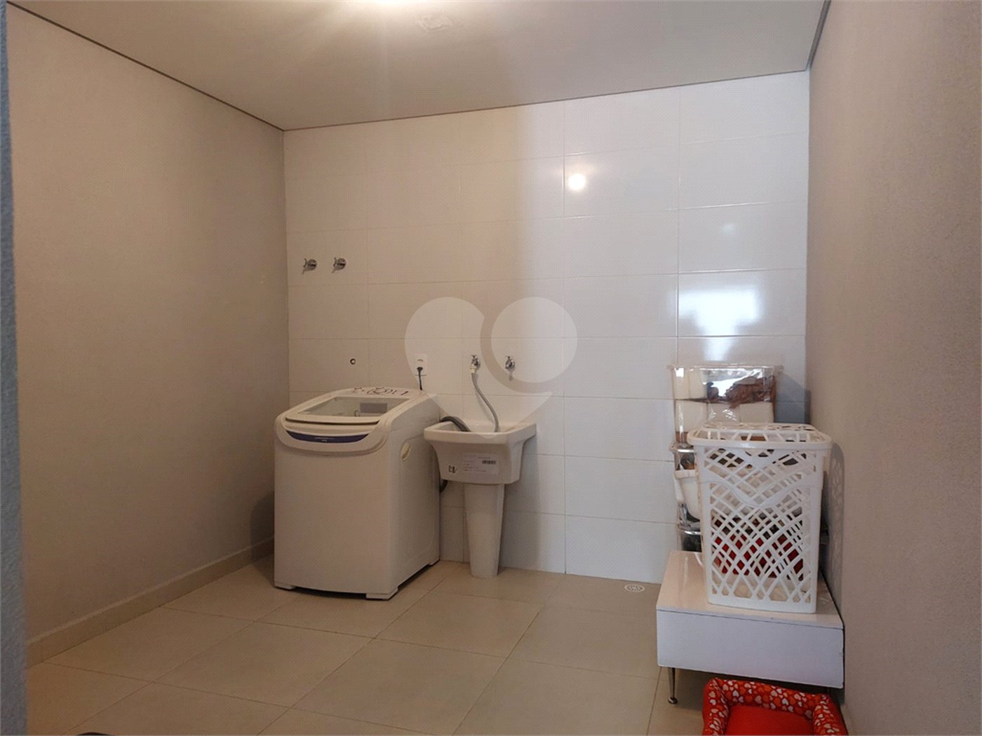 Casa à venda com 3 quartos, sendo 1 suíte, no condomínio Professora Romilde Nogueira de Sá, São Paulo - SP