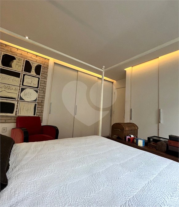 Sobrado à venda com 5 quartos, sendo 2 suítes, em Alto da Boa Vista, São Paulo, SP