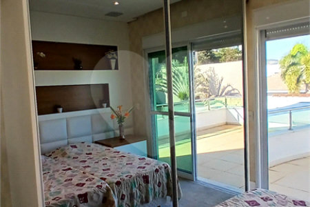 Casa à venda com 3 suítes no condomínio Figueira Garden, Atibaia - SP