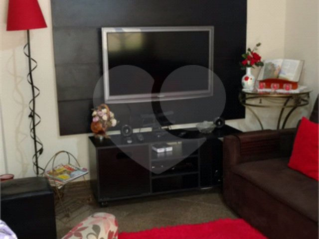 Casa à venda com 3 quartos, sendo 1 suíte,  no condomínio Morada de Itapuã, São Paulo - SP