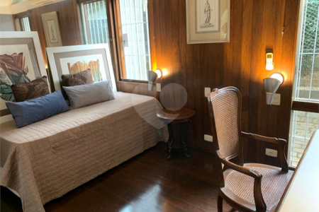 Casa à venda com 5 quartos, sendo 3 suítes, em Morumbi, São Paulo, SP