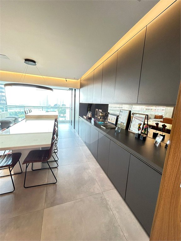 Apartamento à venda com 3 suítes em Barra Funda, São Paulo, SP