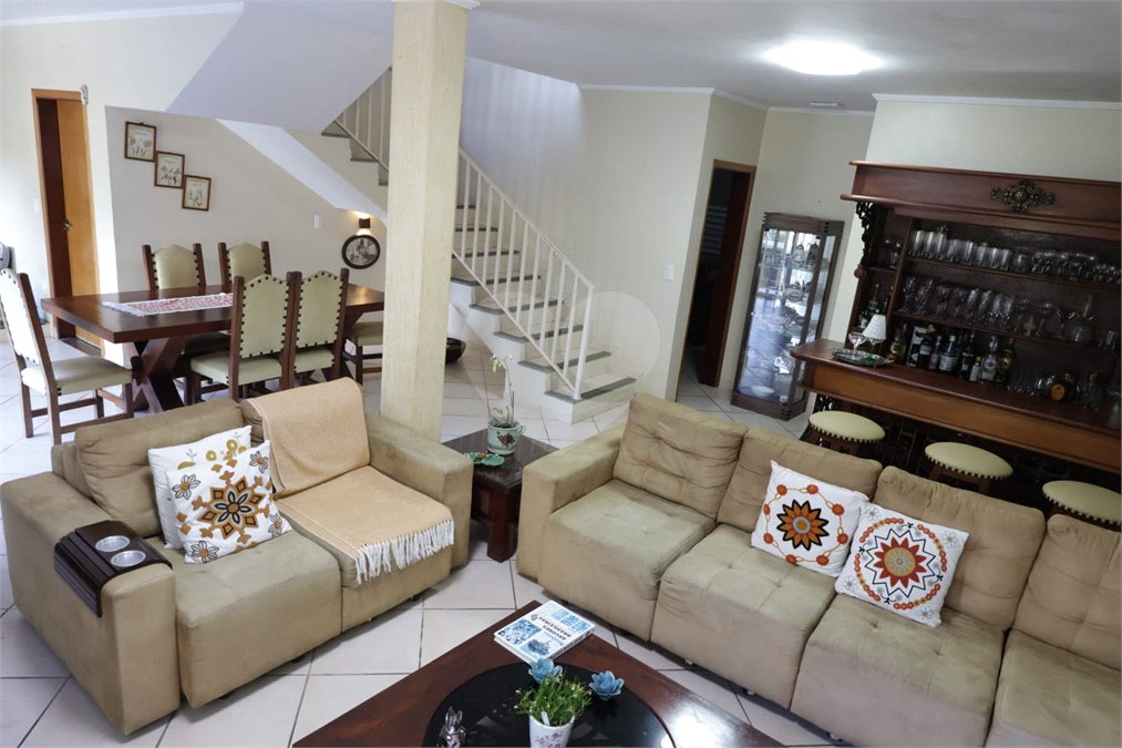 Casa à venda com 3 suítes no condomínio Parque Imperial da Cantareira, Mairiporã - SP