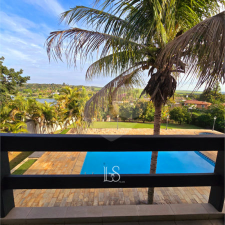 Indaiatuba- Vale das Laranjeiras - Vista dos fundos para o lago - Casa assobradada - 3 pisos, 4 quartos, 2 suítes, uma com hidro ,escritório, sala 3 ambientes, lareira, lavabo,cozinha ampla, despensa, lavanderia, churrasqueira, forno pizza, 6 wcs, piscina, jardim despensa, garagem, segurança