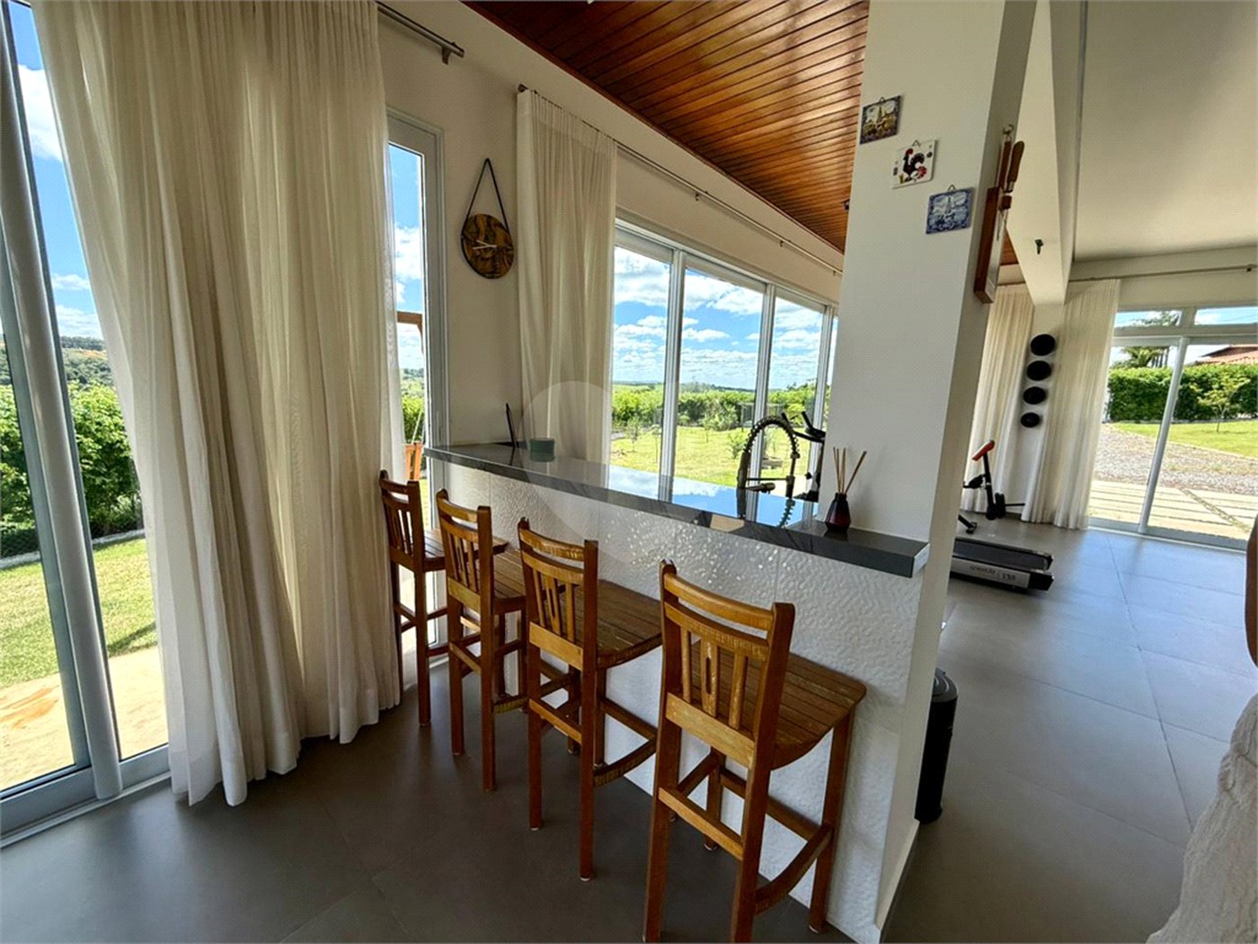Casa à venda com 2 suítes em Loteamento de Chácaras Arumã, Sarapuí, SP