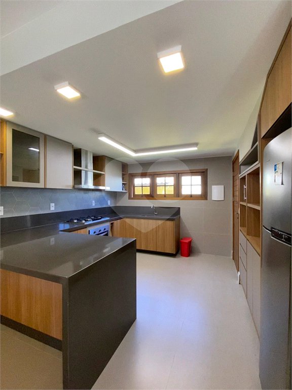 Casa à venda com 4 quartos, sendo 3 suítes, no condomínio Ipê Amarelo, Porto Seguro - BA