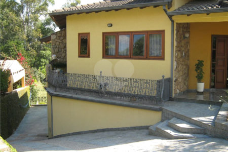 Casa à venda com 4 quartos, sendo 2 suítes, no condomínio Estância Marambaia, Vinhedo - SP