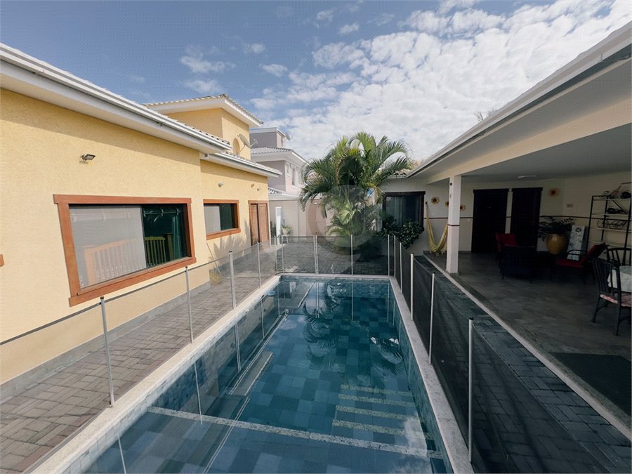 Casa em condomínio à venda com 4 quartos, sendo 2 suítes,  em Caravelas, Armação dos Búzios, RJ