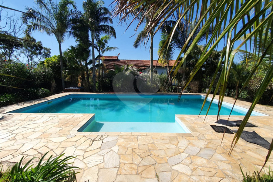 Casa à venda com 3 quartos, sendo 2 suítes, no condomínio Residencial Jardim Lago da Cantareira, Mairiporã - SP