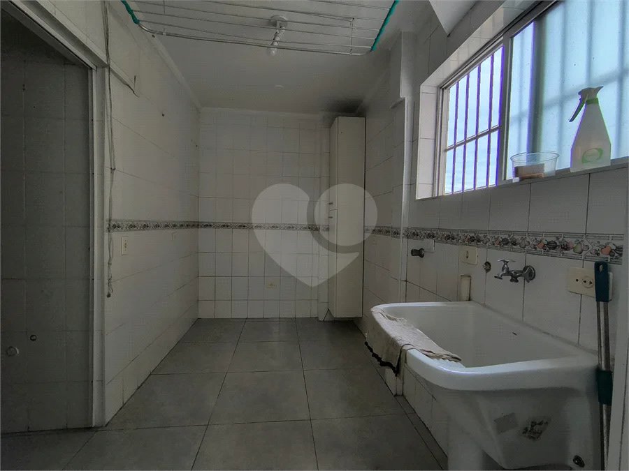 Apartamento com 2 Dormitórios , amplo com 77 metros e com vaga de garagem fixa