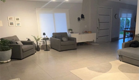 Sobrado à venda com 4 quartos, sendo 2 suítes,  em Vila Santo Antônio, Cotia, SP