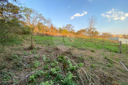 Terreno em Atibaia com 415 metros e pronto para construir no bairro Jardim Paulista, aceita financiamento