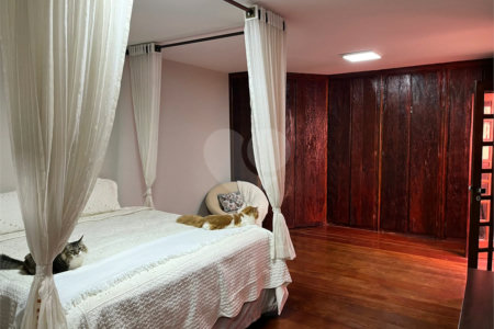Casa Térrea à venda com 5 quartos, sendo 3 suítes,  em Vila Oliveira, Mogi das Cruzes, SP