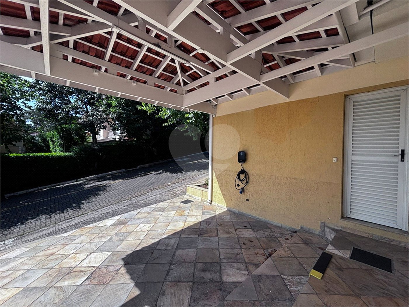 Sobrado à venda com 3 quartos, sendo 1 suíte, no condomínio Villagio da Granja, Cotia - SP
