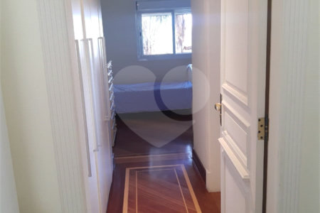 Casa à venda com 5 suítes em Jardim Leonor, São Paulo, SP