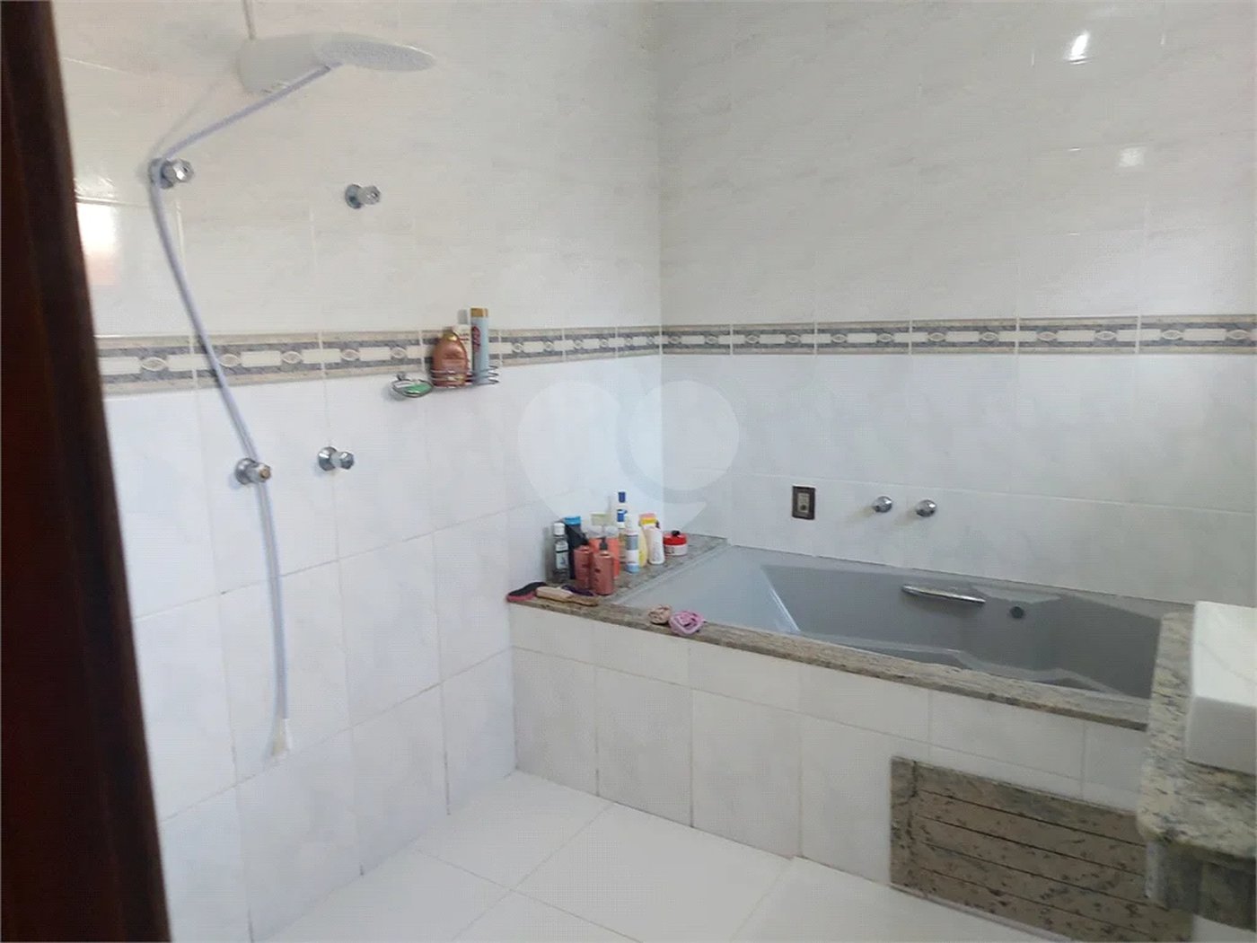 Casa à venda com 4 quartos, sendo 3 suítes, no Centro, Vinhedo, SP