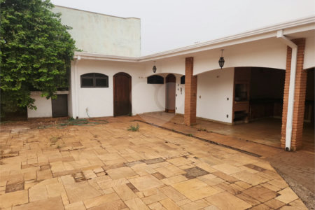 Sobrado à venda ou para alugar com 4 quartos, sendo 2 suítes, no Centro, Araraquara, SP