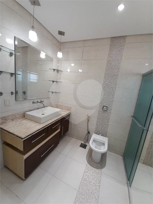 Casa à venda com 4 quartos, sendo 3 suítes, no condomínio Residencial Terras de Vinhedo, Vinhedo - SP