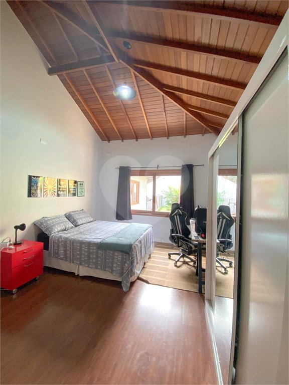 Casa à venda com 4 quartos, sendo 2 suítes, no condomínio Suíça da Cantareira, Mairiporã - SP